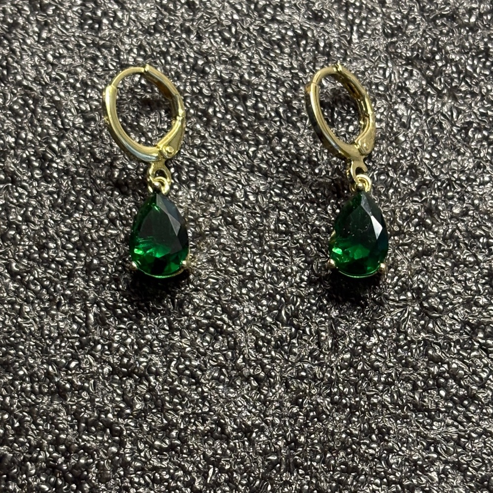 Elegant Gold Tone and Green Teardrop Earrings